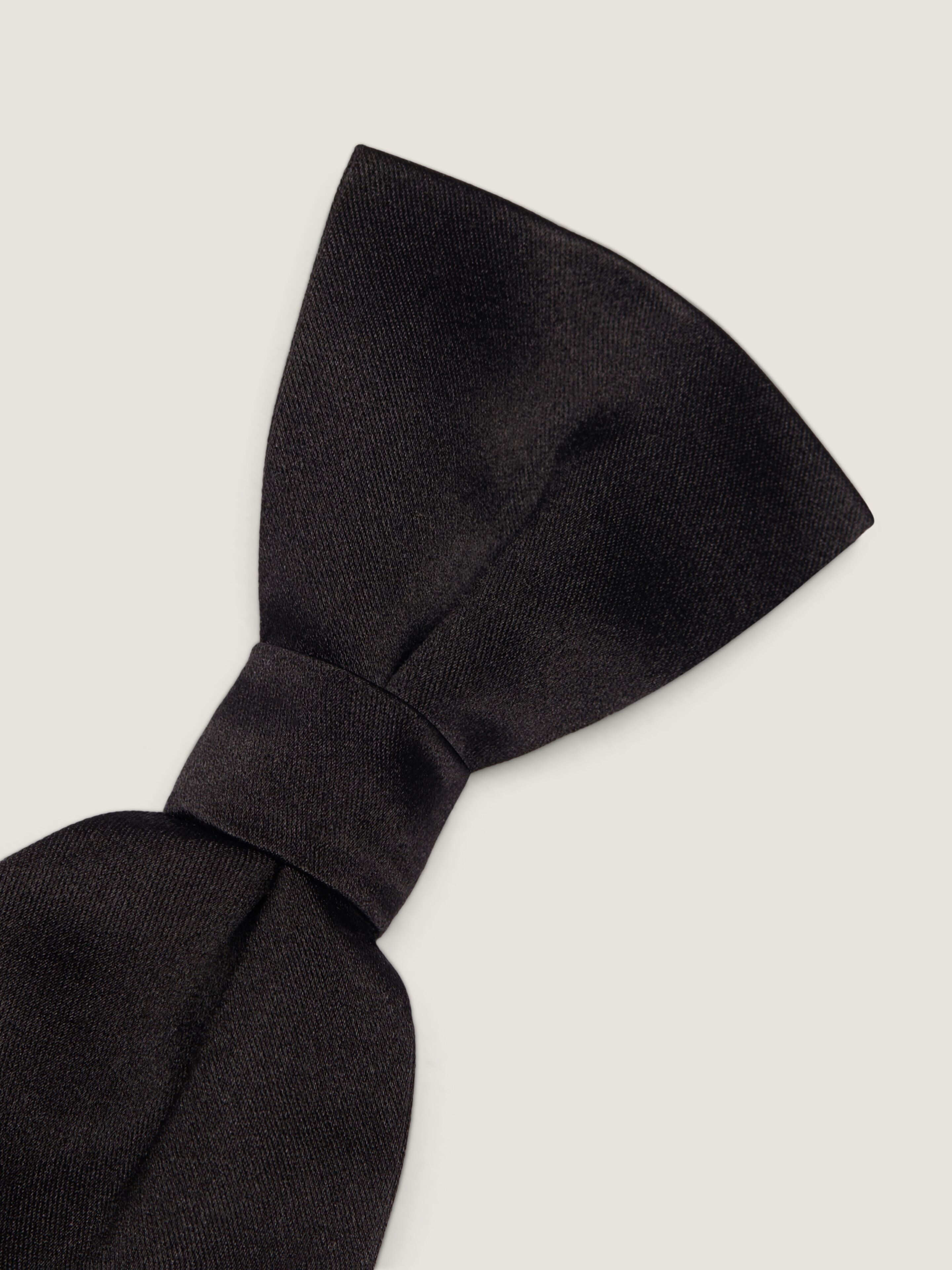 Bow tie in silk